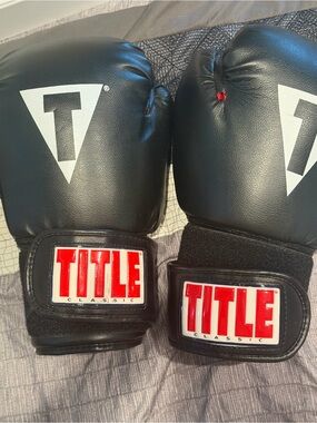 Classic Black and Red Men's Boxing Gloves